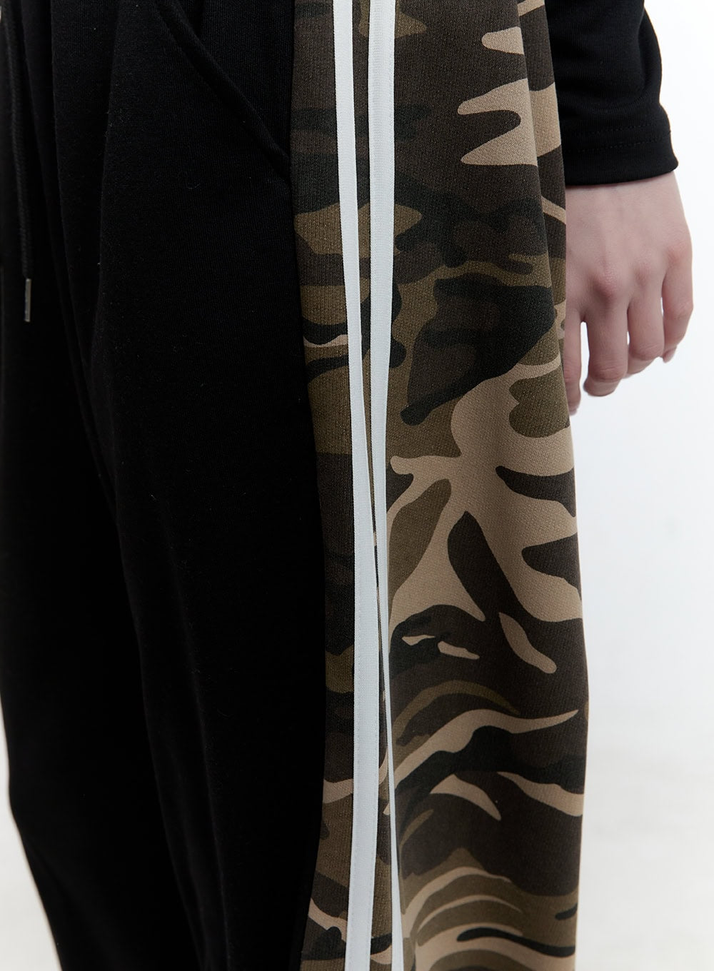 Camo Two-Tone Sweatpants CJ522