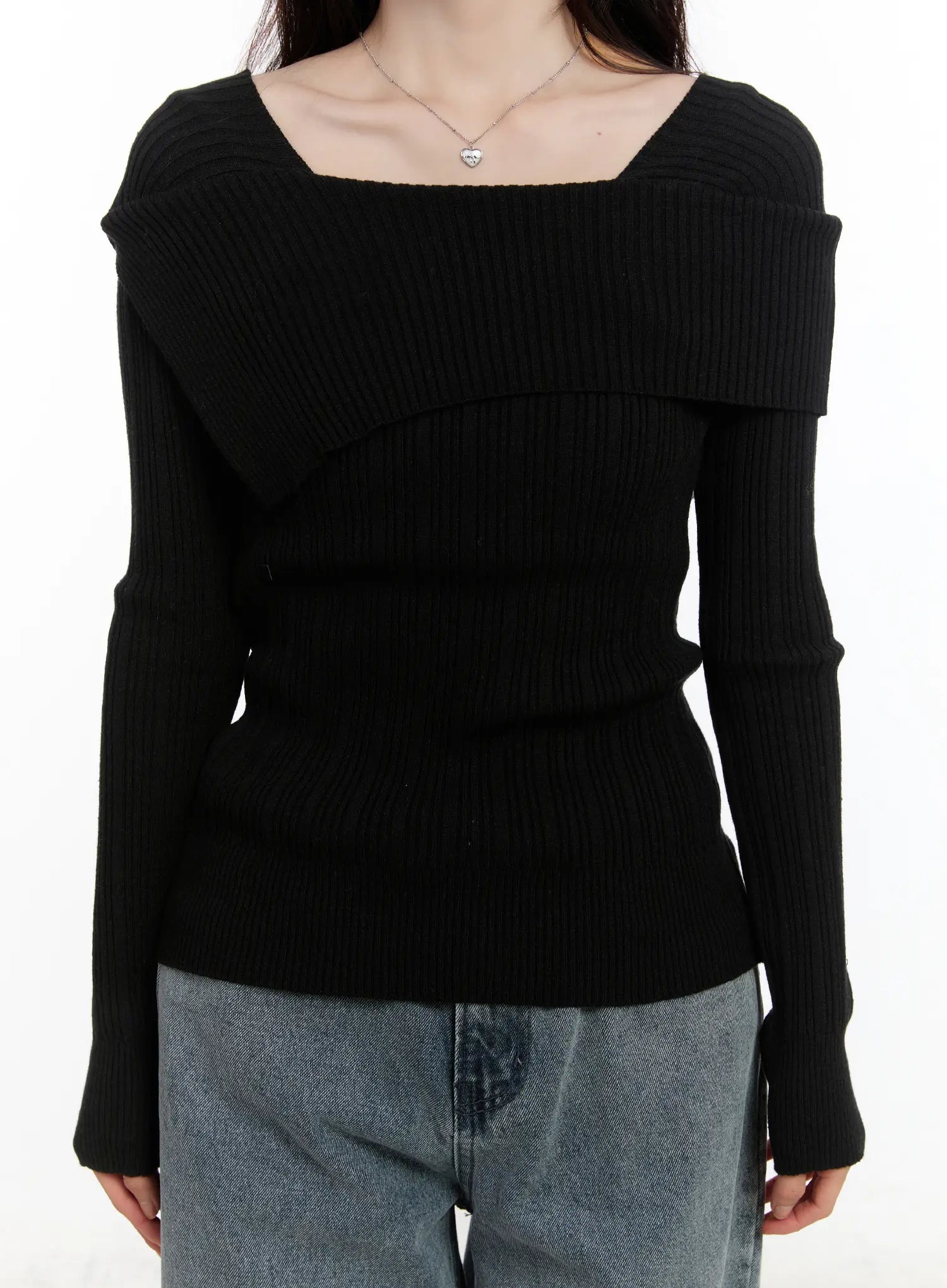 slim-fit-ribbed-long-sleeve-knit-top-cm510