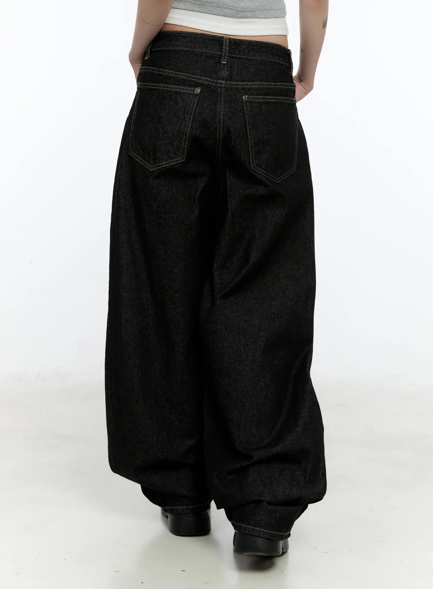 maryam-low-rise-dark-washed-jeans-cn517