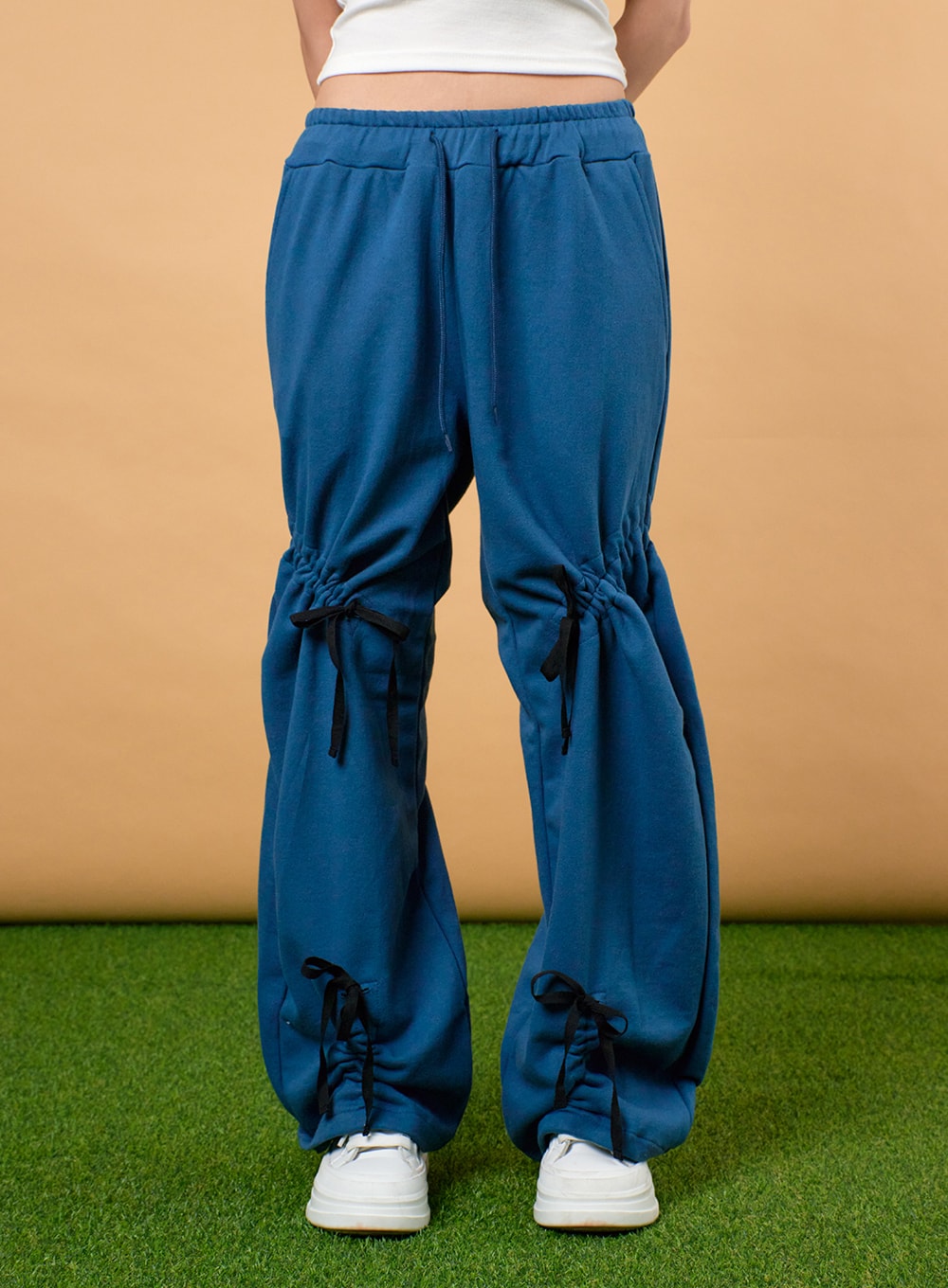 drawstring-ribbon-detail-sweatpants-ij430