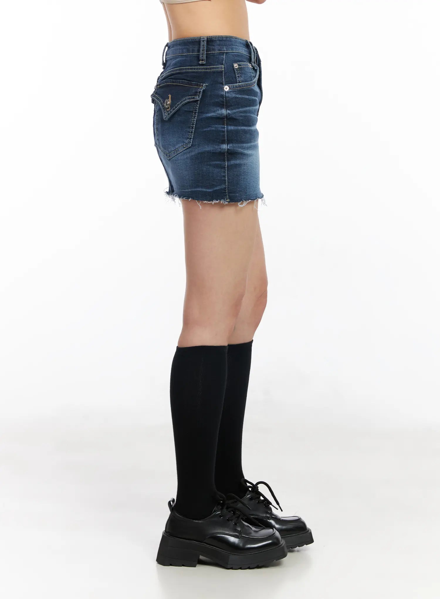 classic-frayed-hem-denim-mini-skirt-cm516