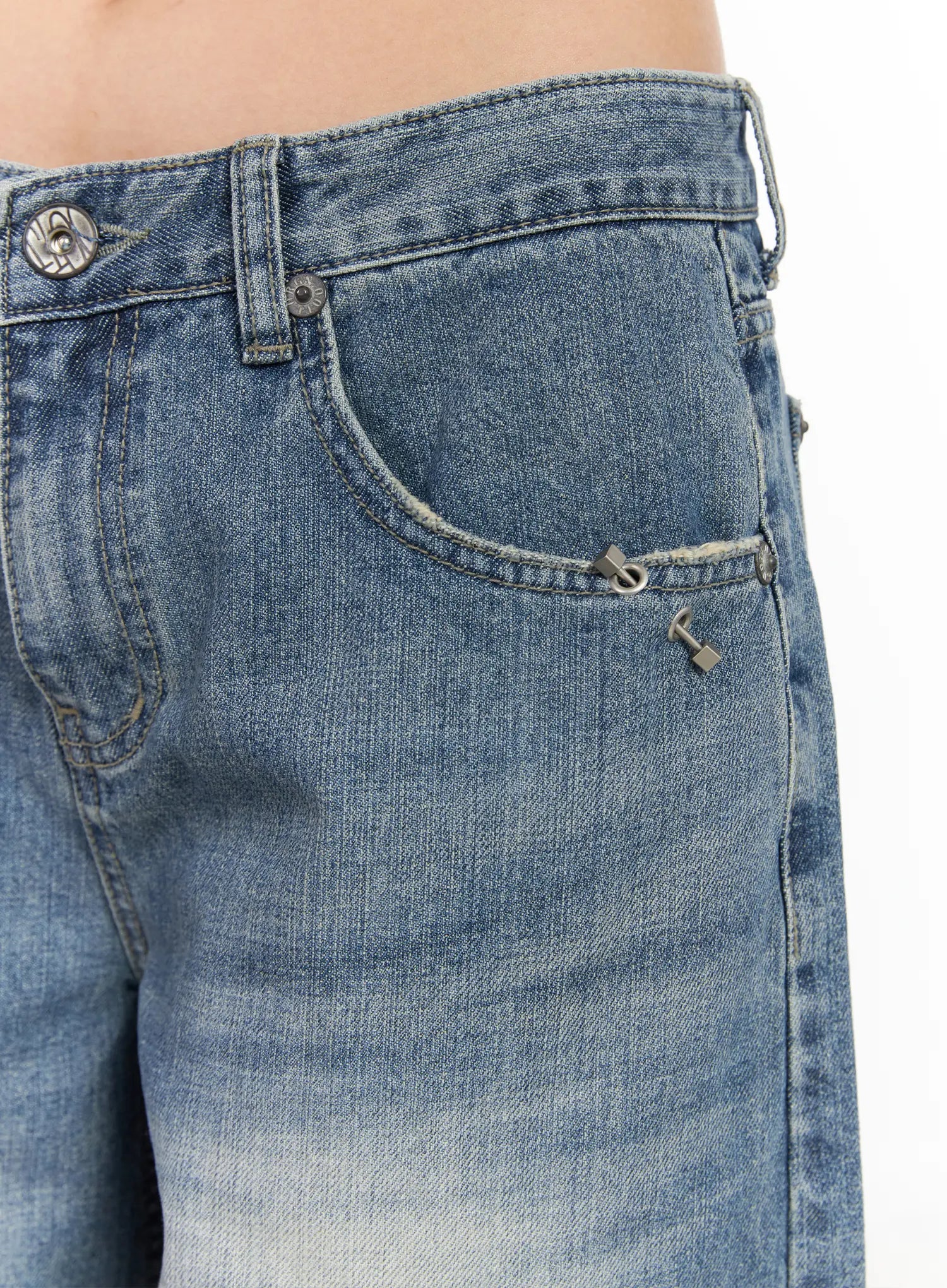 itzel-low-rise-wide-leg-jeans-cm516