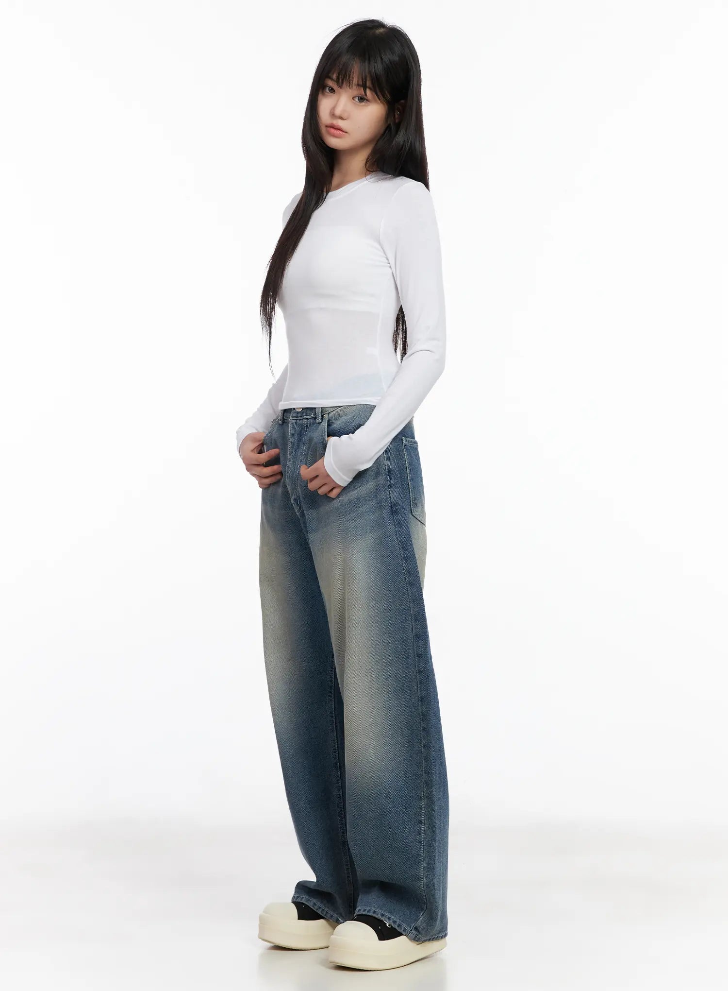 basic-round-neck-crop-long-sleeve-tee-cm512