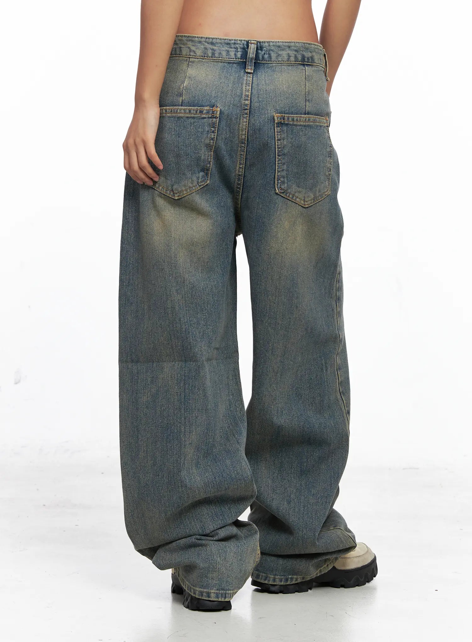 denver-vintage-washed-semi-wide-jeans-co513