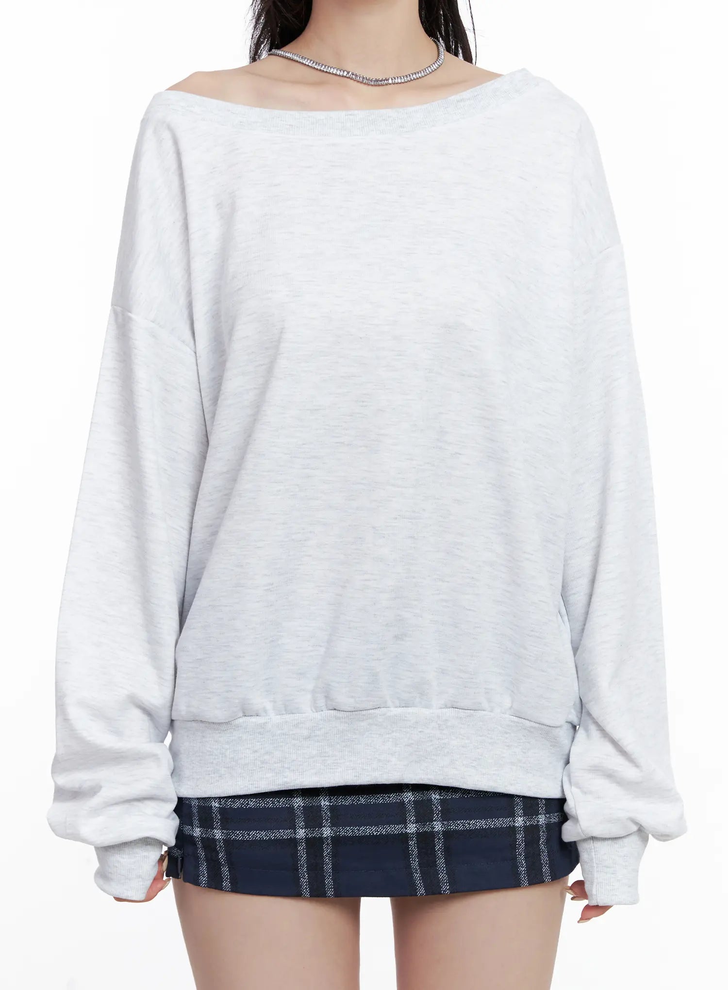 off-shoulder-loose-fit-sweatshirt-cs510