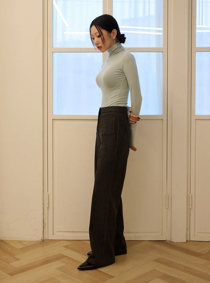 slim-fit-turtleneck-top-with-thumb-hole-sleeve-od327