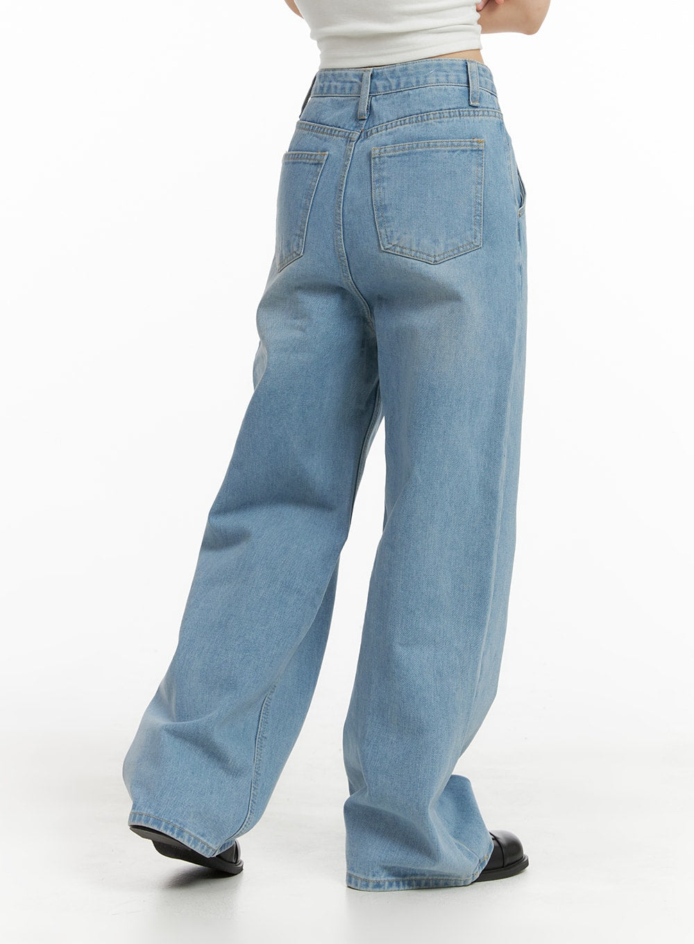 light-washed-baggy-jeans-om408