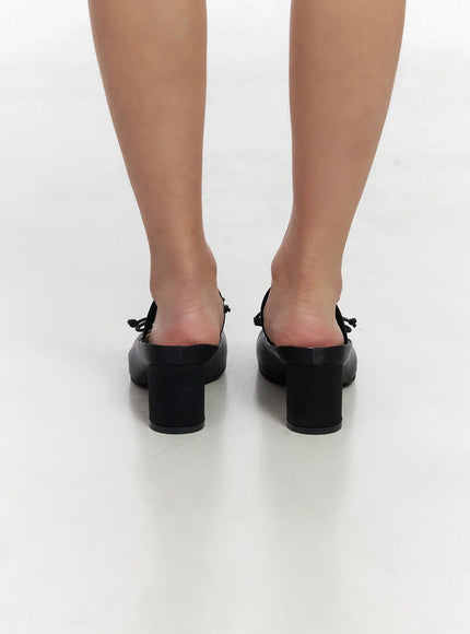 black-ribbon-sandals-cm525