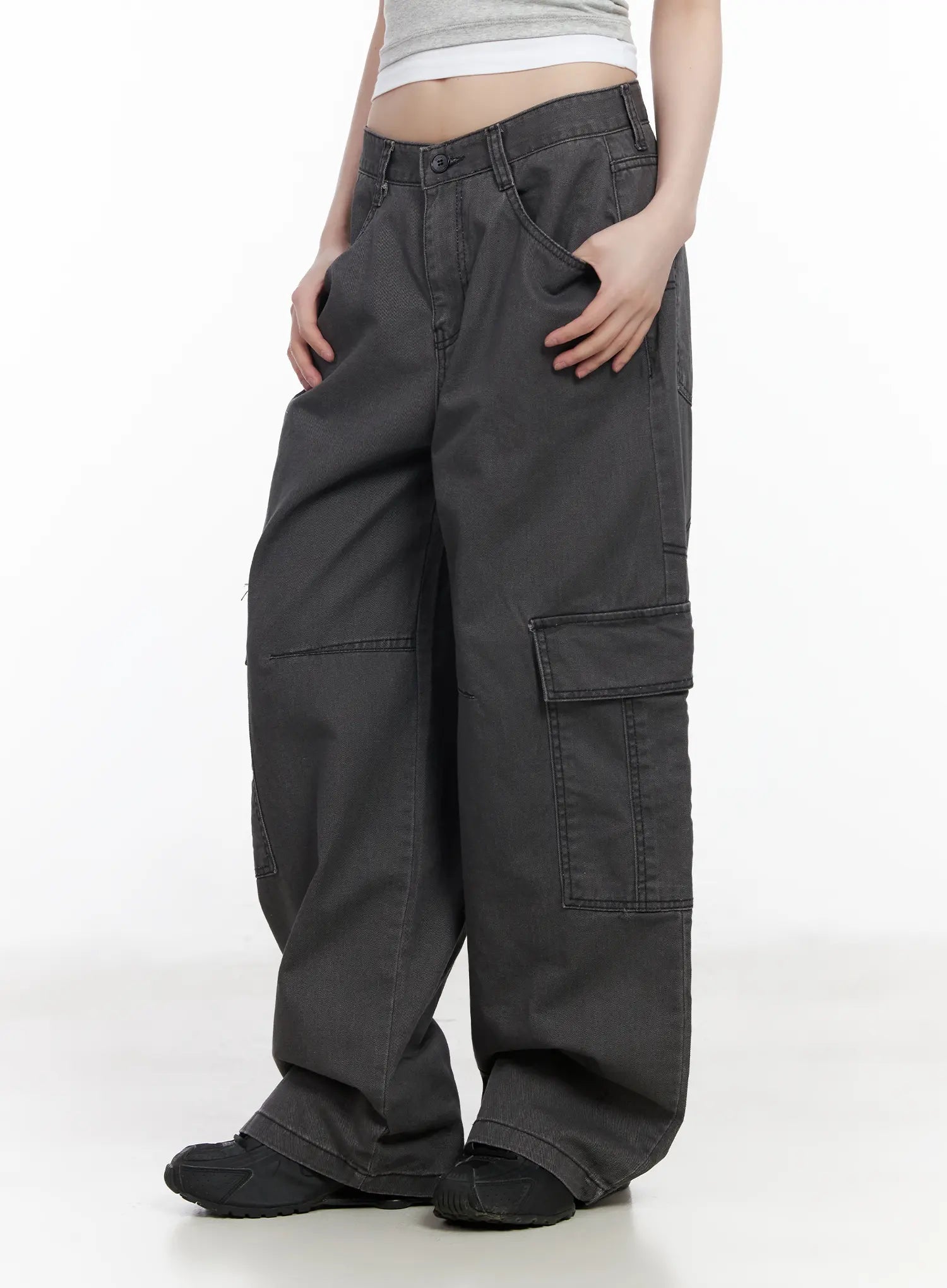 relaxed-fit-stitched-cargo-pants-cm526