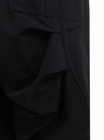 black-utility-wide-fit-cargo-pants-ic503