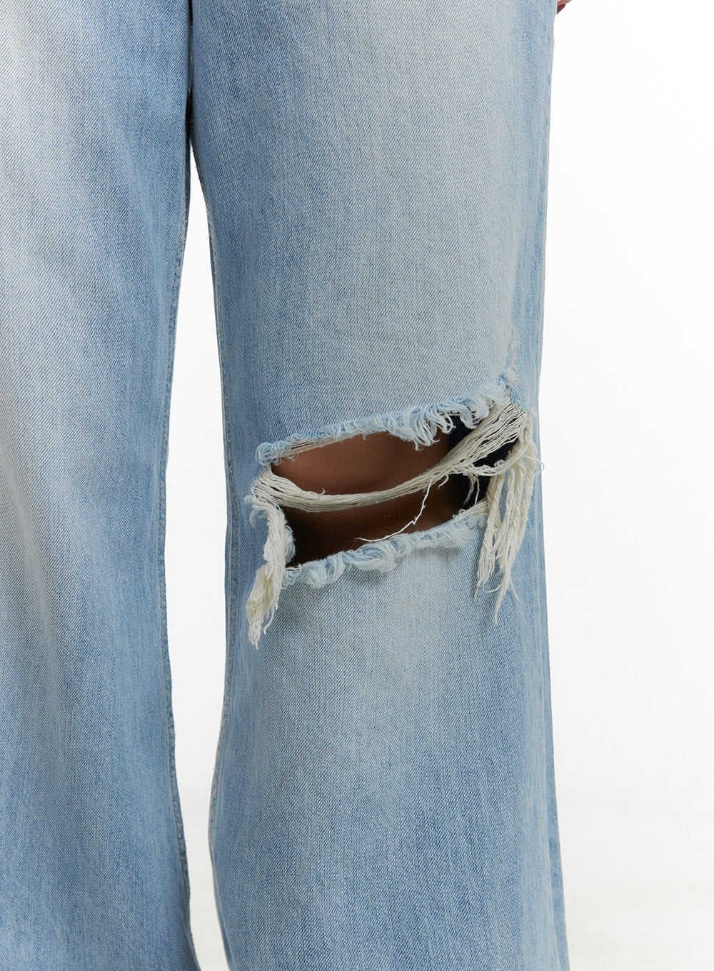distressed-wide-fit-bootcut-jeans-ca416