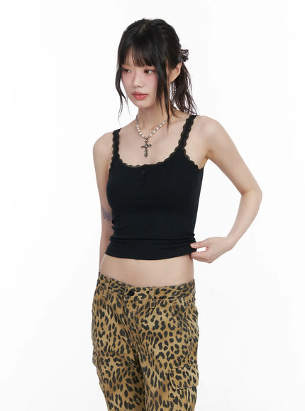 lace-trim-ribbed-sleeveless-top-cm526