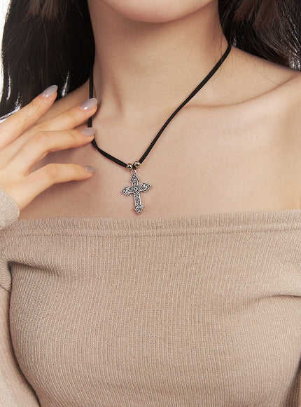 bold-cross-necklace-cf520