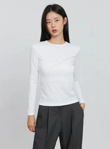essential-round-neck-long-sleeve-top-in507