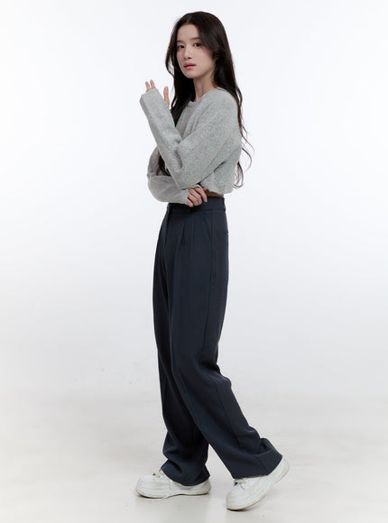 pintuck-straight-fit-slacks-on418