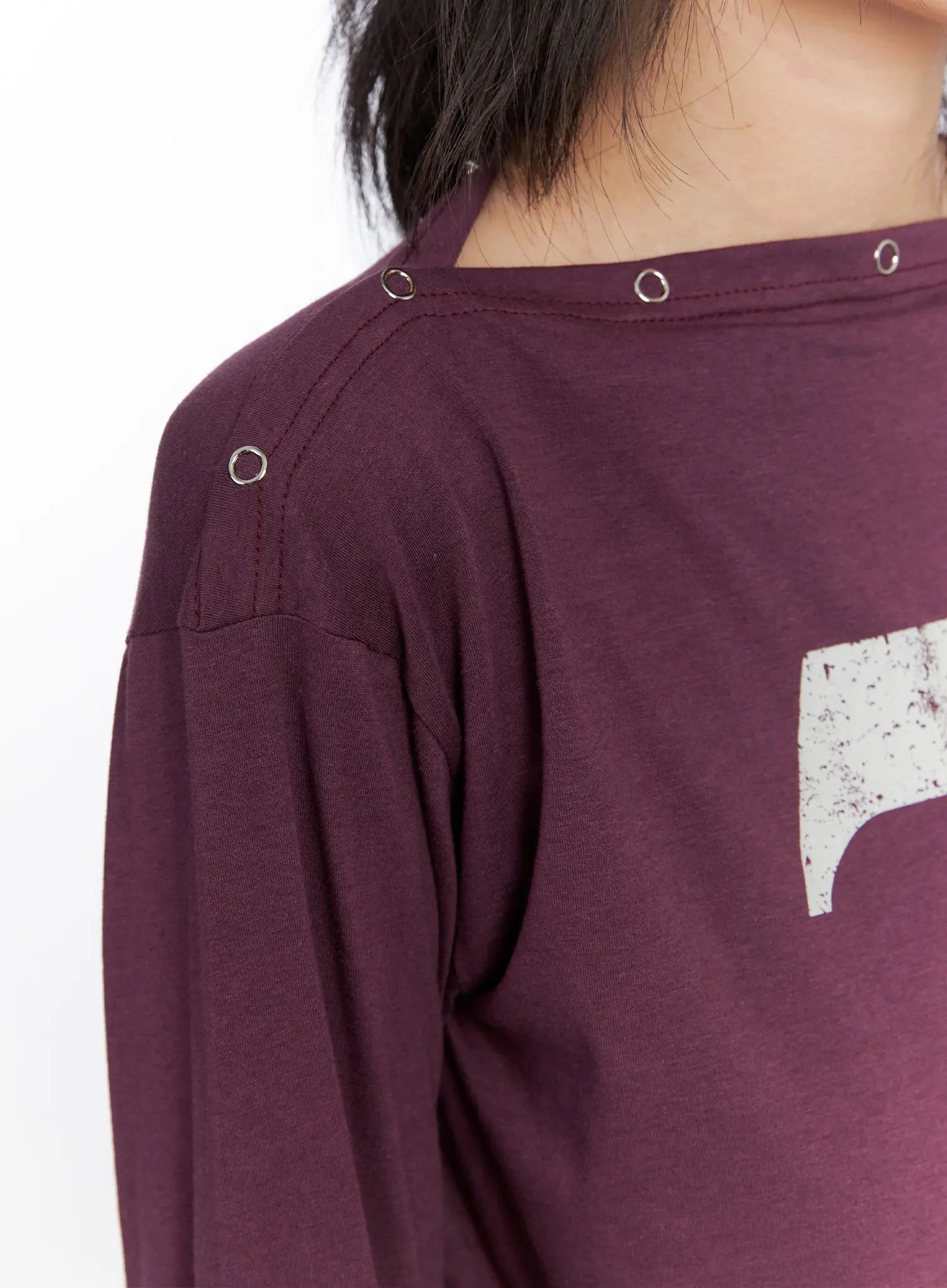 eyelet-graphic-off-shoulder-top-co507