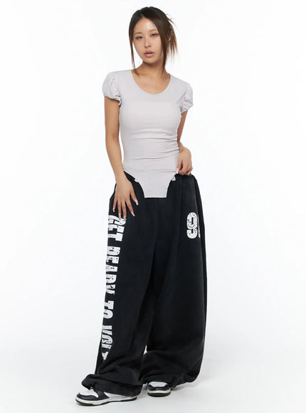 bold-graphic-wide-leg-sweatpants-ca517