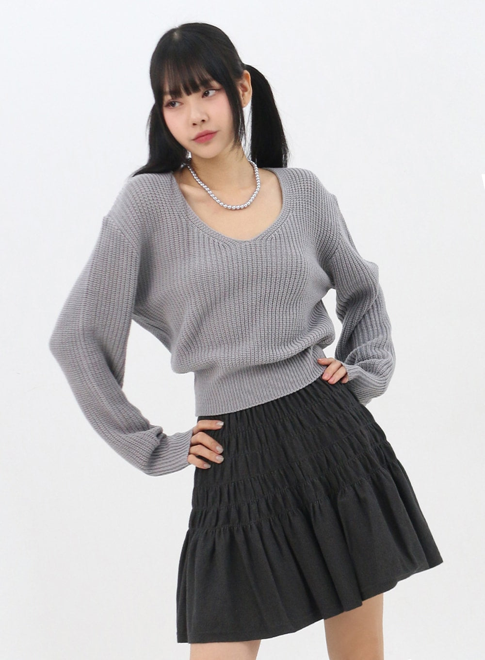 PLEATED V-NECK KNIT TOP