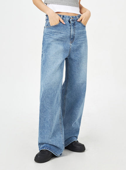 Mid-Wash Bootcut Jeans CM323