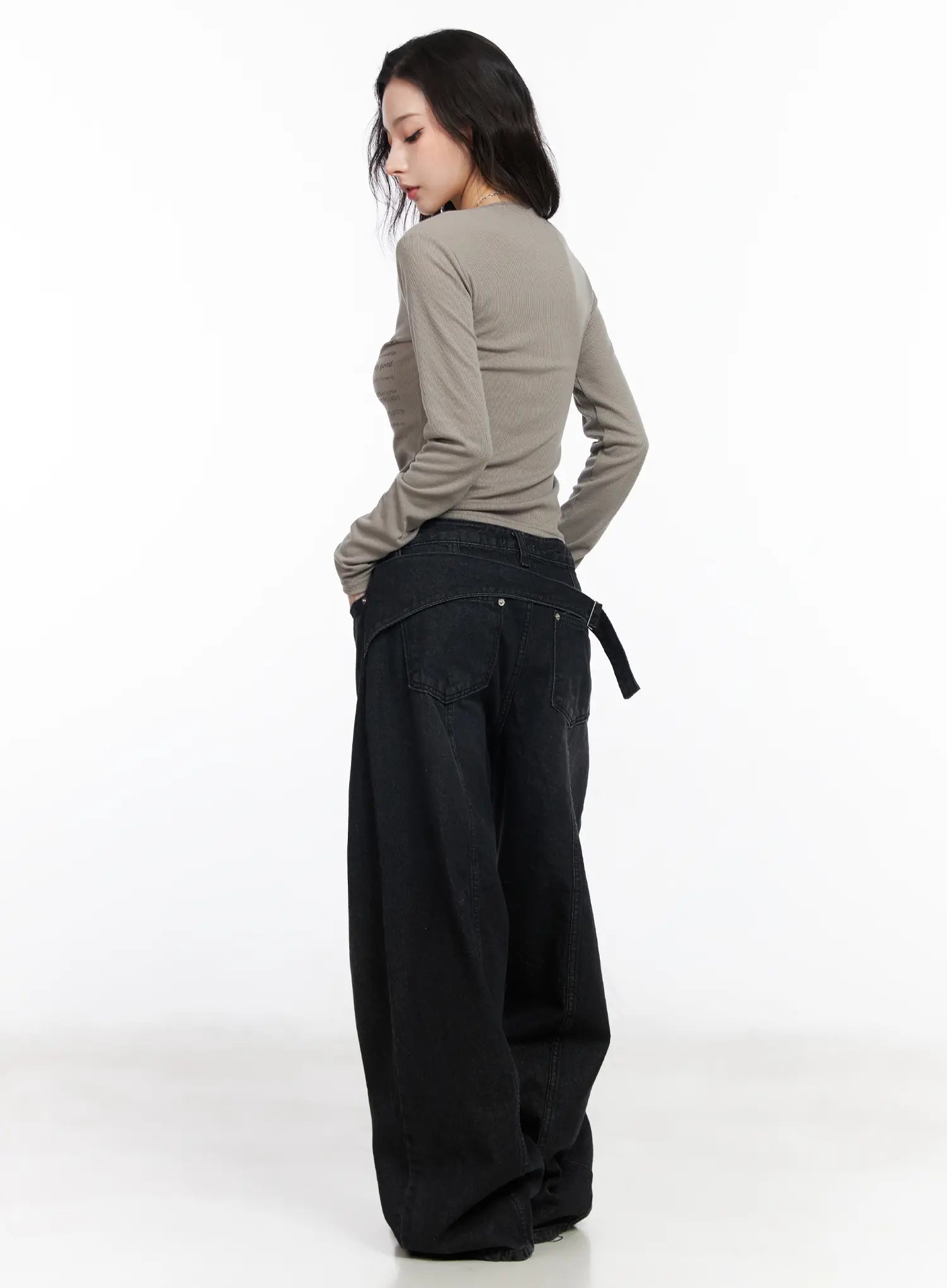 V-Neck Ribbed Graphic Long Sleeve Top CM519