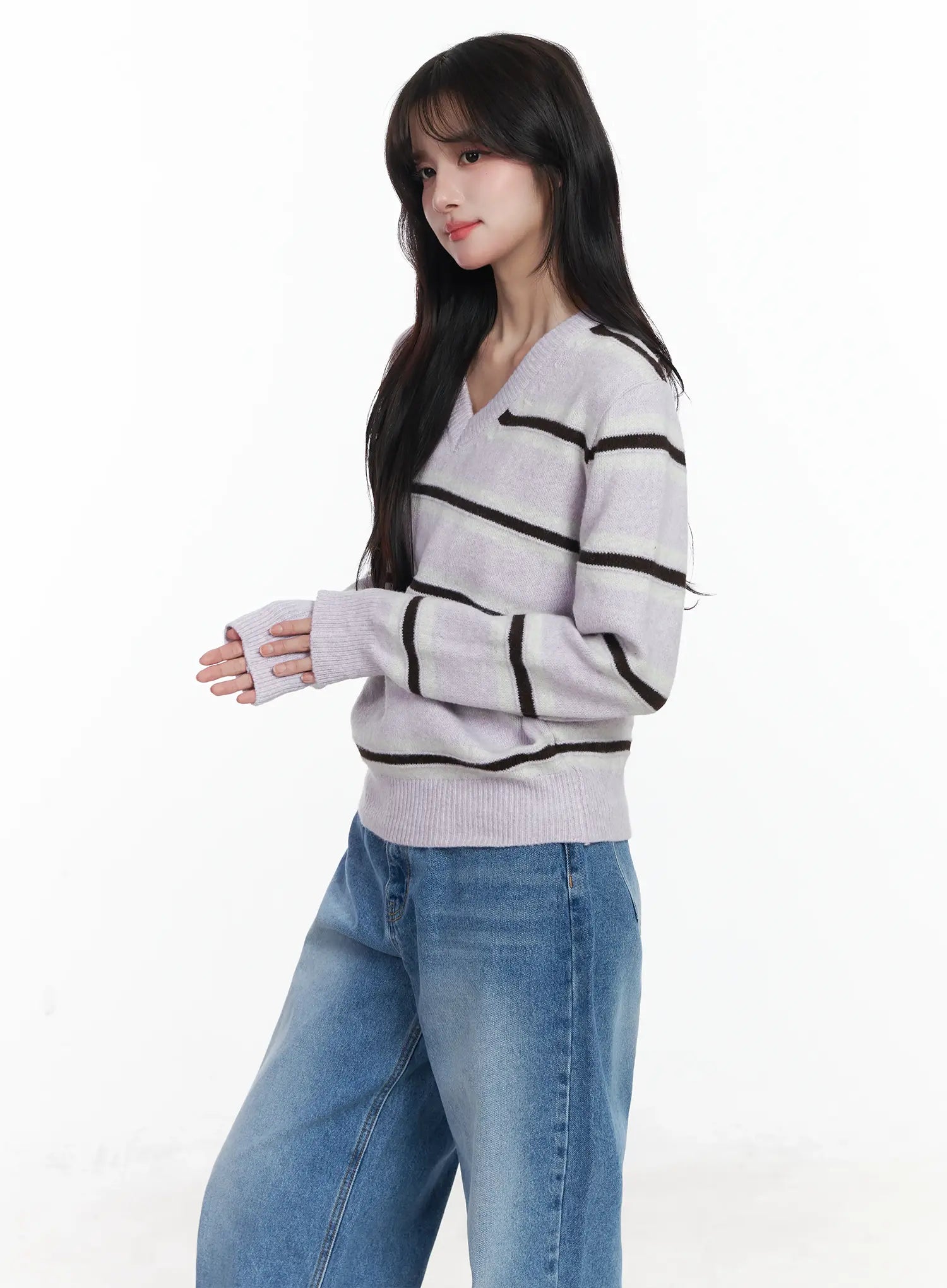 striped-v-neck-knit-sweater-ij529