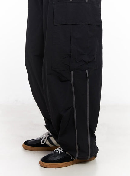 men-s-cargo-balloon-fit-windbreaker-pants-black-iu503