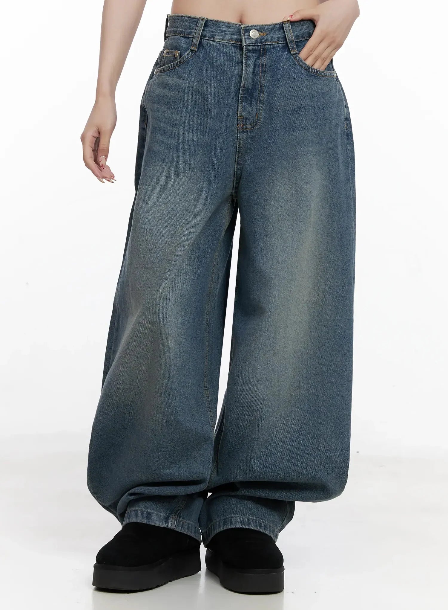 alani-vintage-wash-wide-leg-jeans-in525