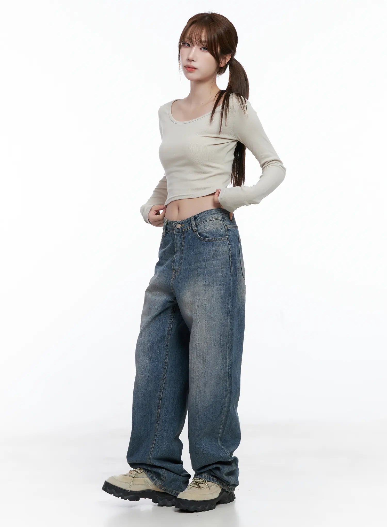 basic-u-neck-long-sleeve-crop-tee-cg529