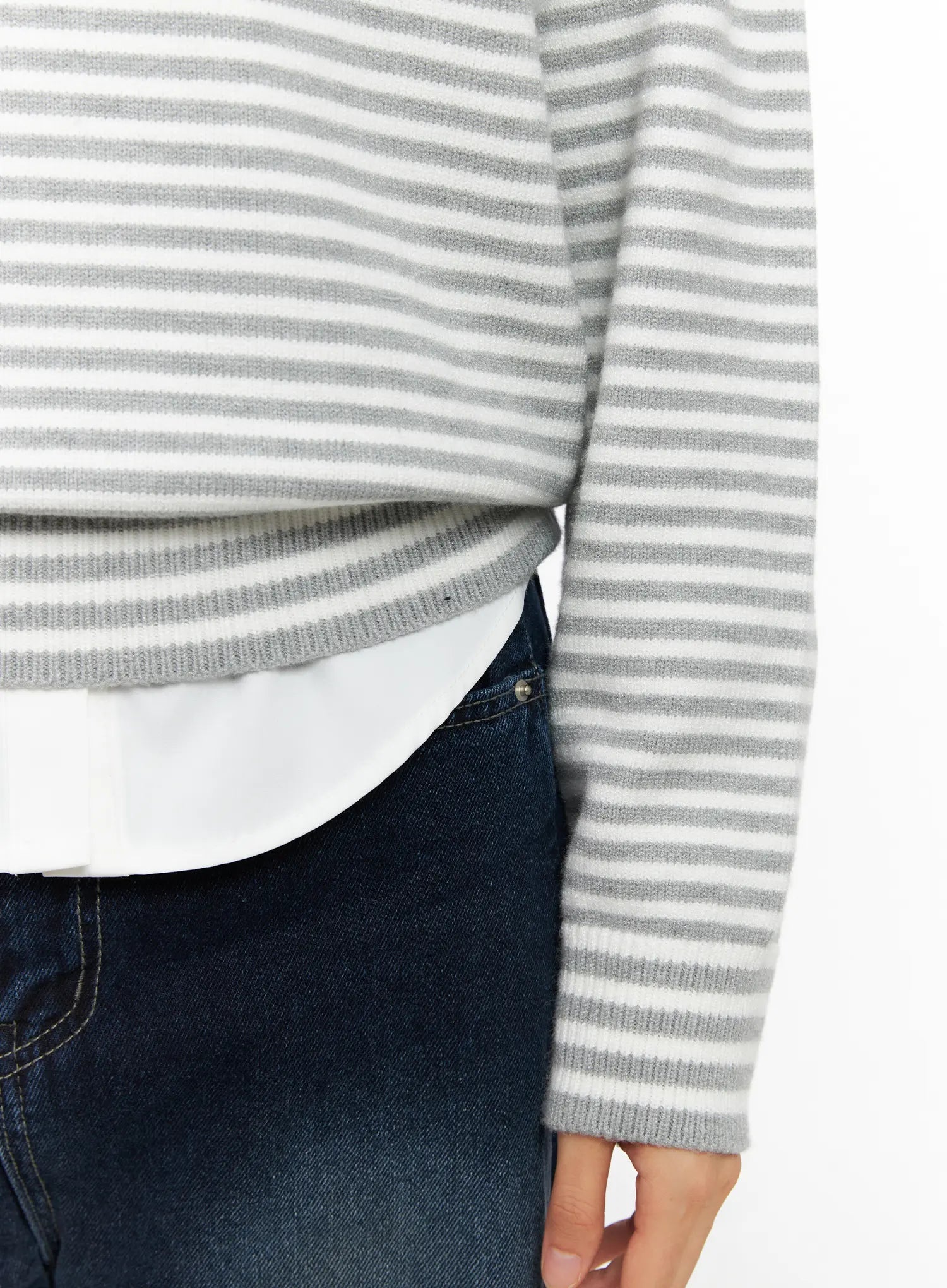 v-neck-striped-knit-sweater-co530