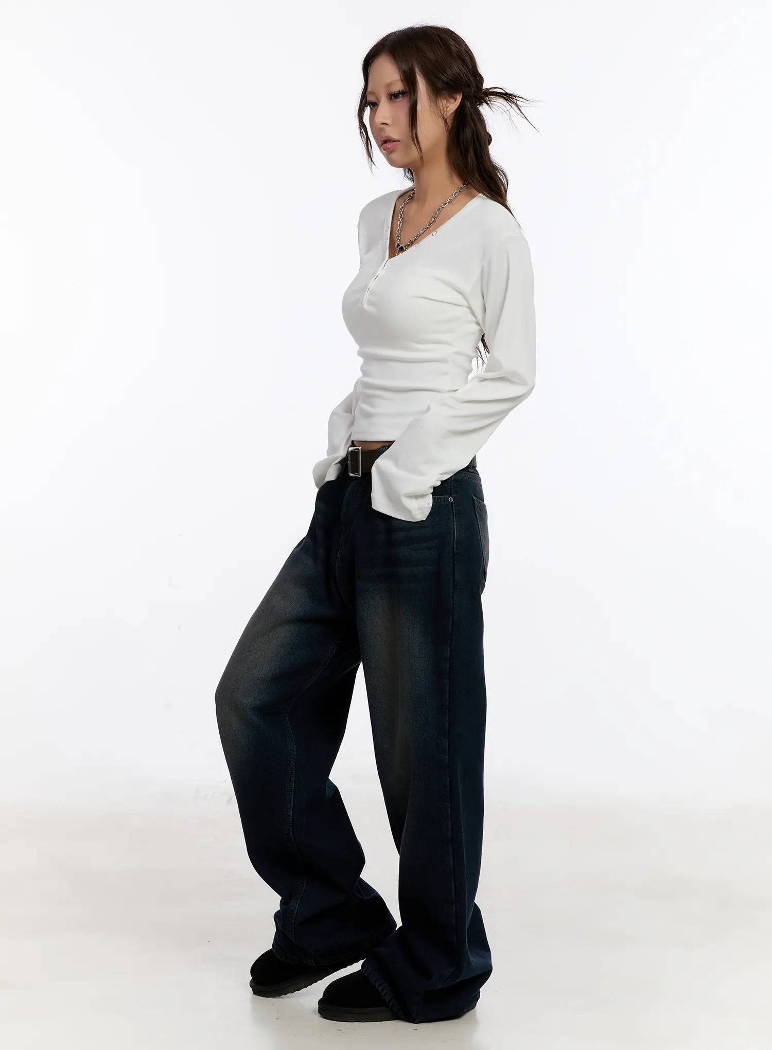 v-neck-buttoned-slim-long-sleeve-tee-cn527