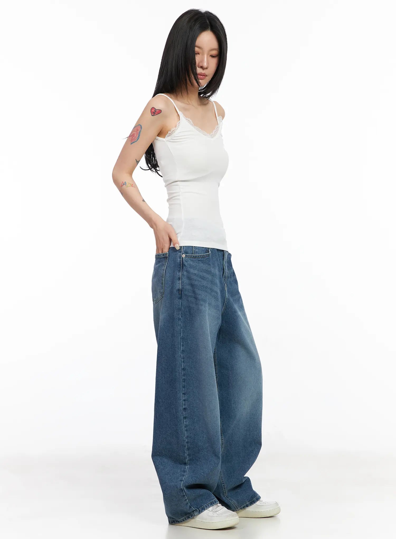 Jieu Vintage-Washed Wide Leg Jeans CM516