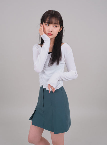 Kurz geschnittenes Langarm-Top mit Raffung vorne C2701