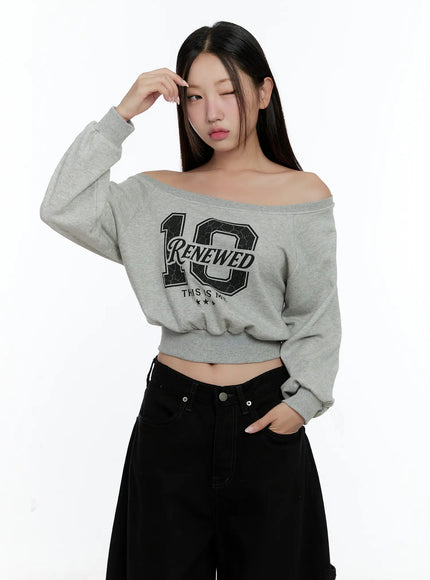 graphic-off-shoulder-crop-sweatshirt-cs517