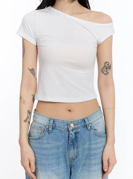 Asymmetric Off-Shoulder Tee CA508