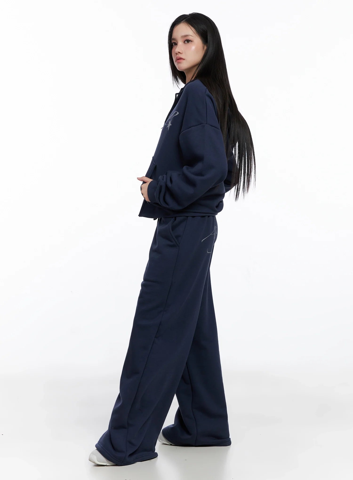 graphic-wide-leg-sweatpants-is525