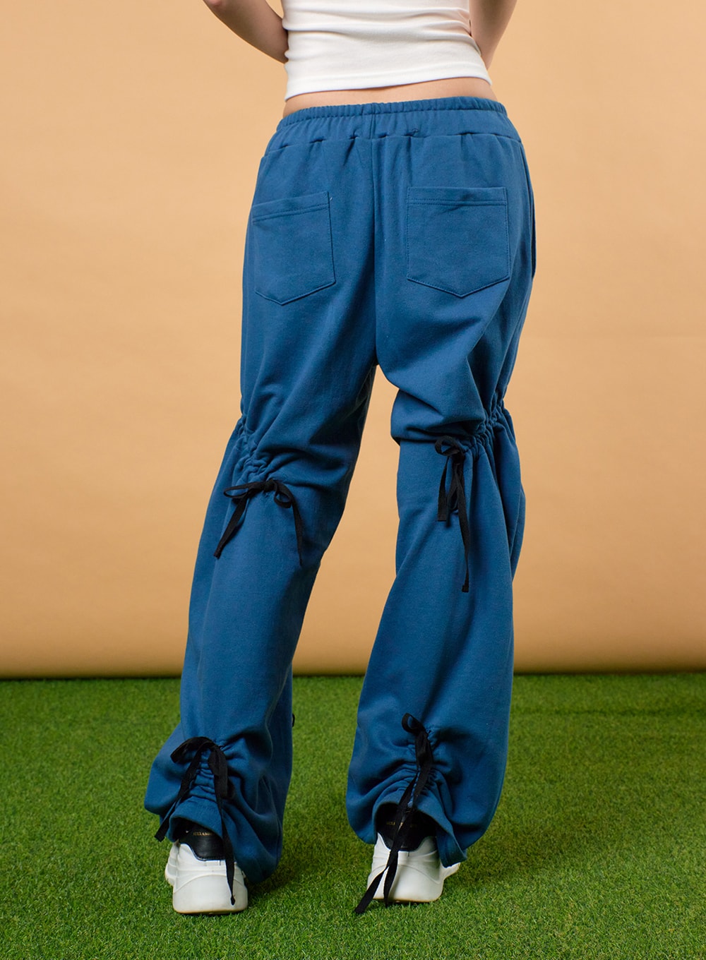 drawstring-ribbon-detail-sweatpants-ij430