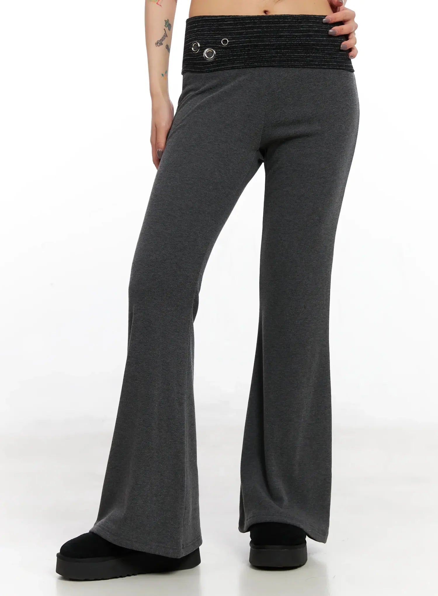 fleece-bootcut-sweatpants-in528