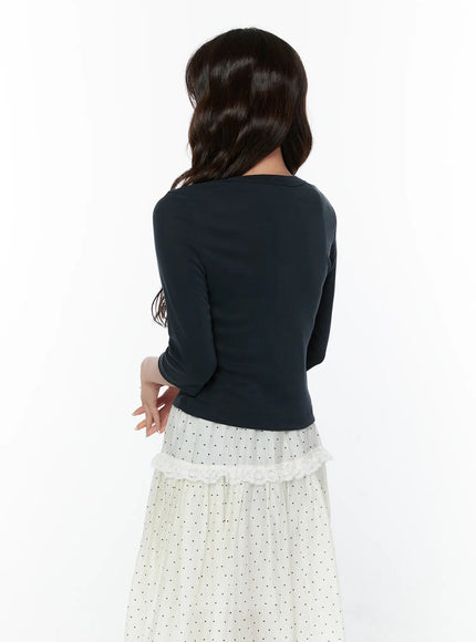 slim-fit-v-neck-quarter-sleeve-top-cy515
