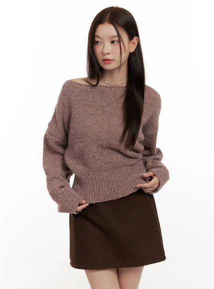 loose-fit-one-shoulder-sweater-on422