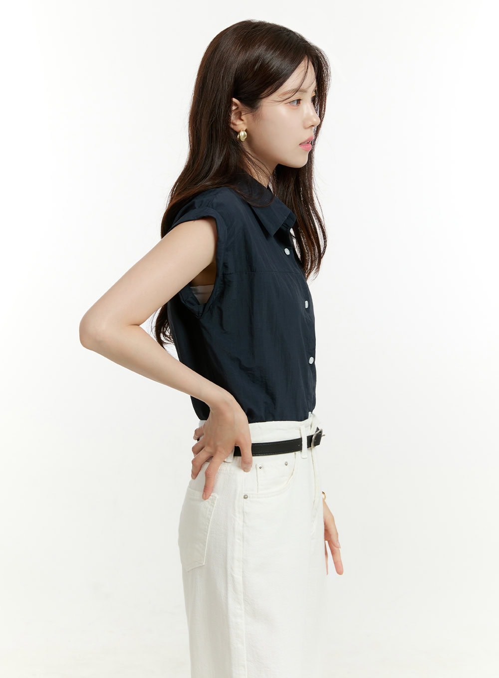 collared-buttoned-sleeveless-shirt-ou428
