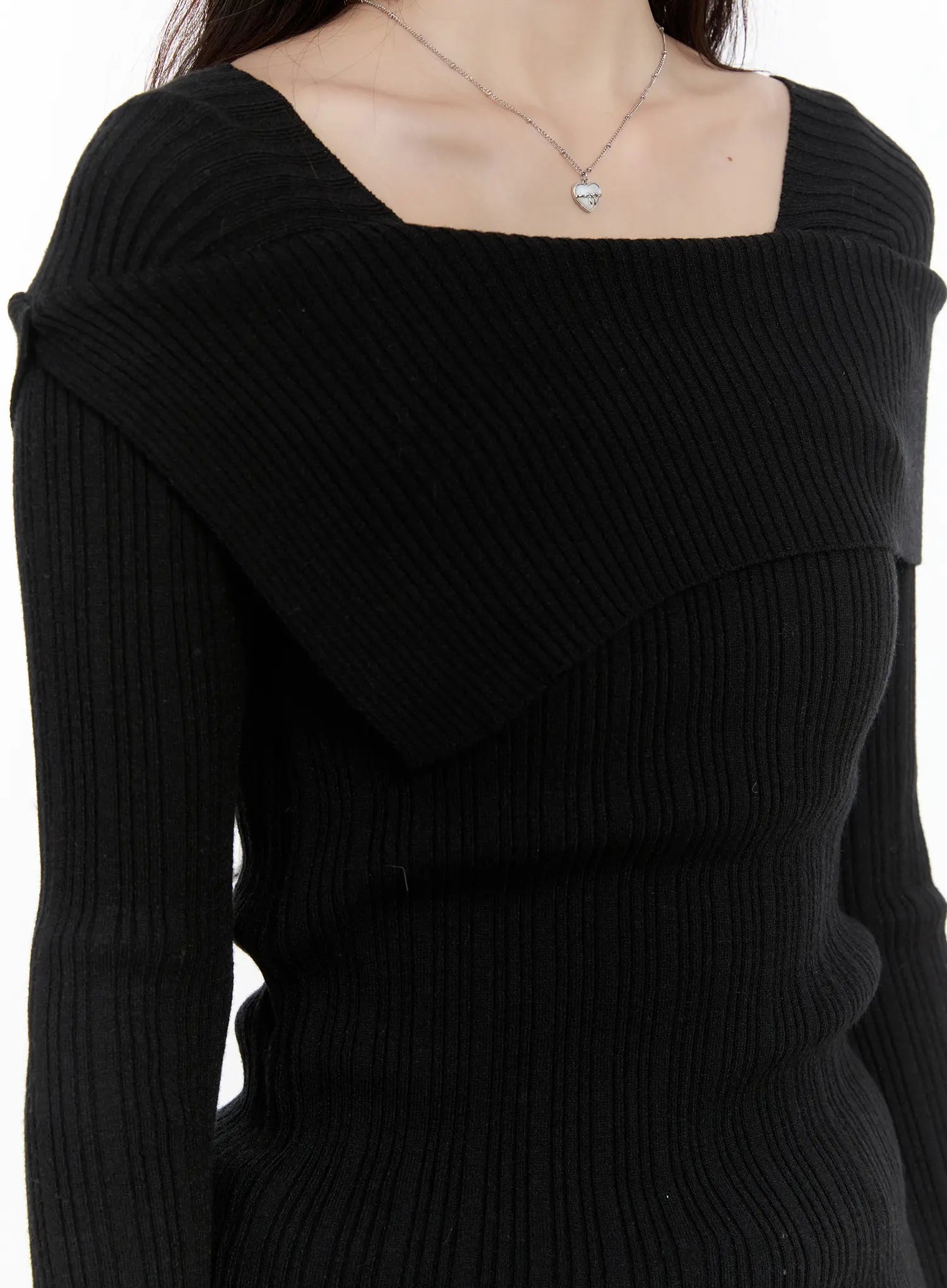 slim-fit-ribbed-long-sleeve-knit-top-cm510