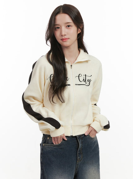 fleece-lettering-zip-up-sweatshirt-on429