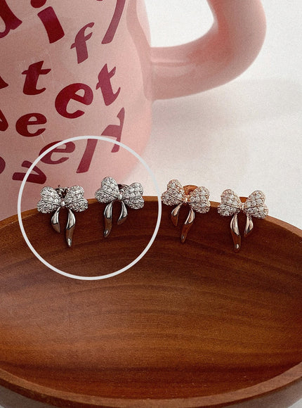 balloon-ribbon-cubic-earrings-ia517 / Silver