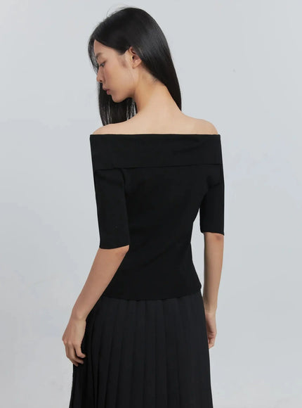 off-shoulder-buttoned-tee-iu512