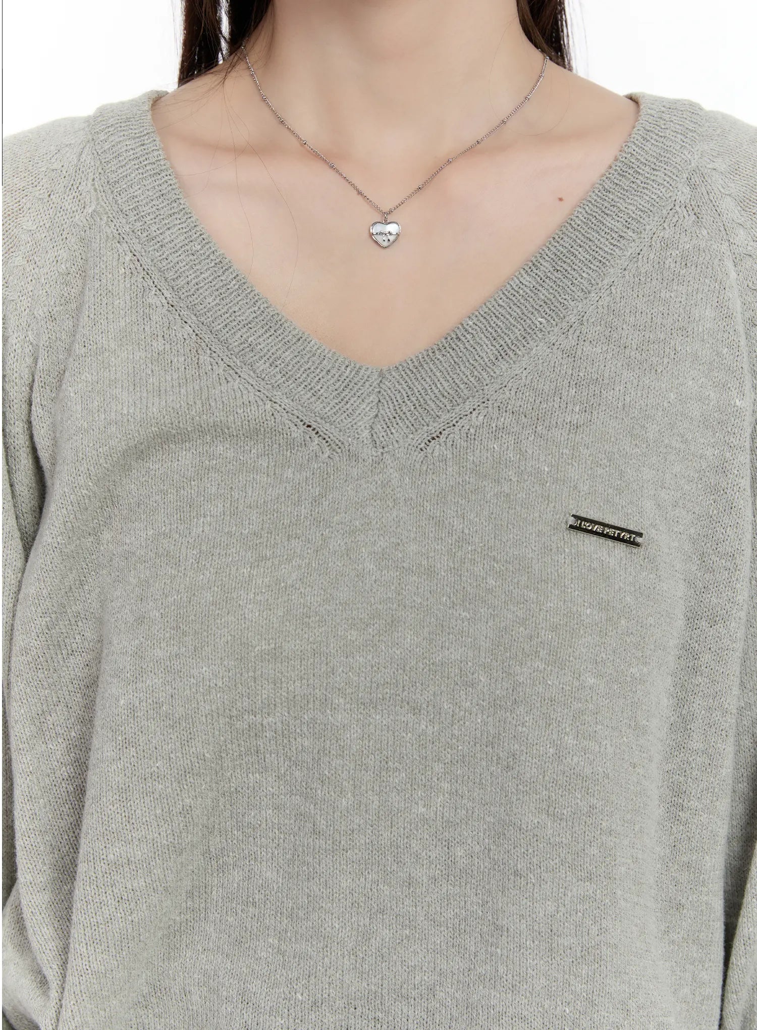 oversized-v-neck-knit-sweater-cm510