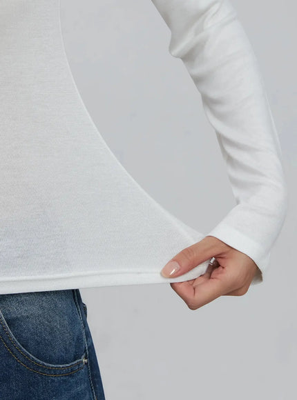 slim-round-long-sleeve-top-ij508