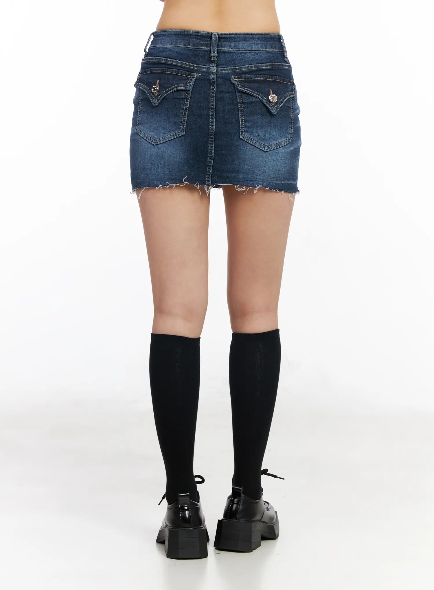 classic-frayed-hem-denim-mini-skirt-cm516