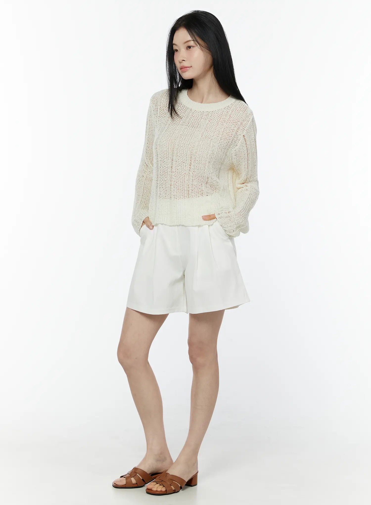 pleated-white-cotton-shorts-iu505