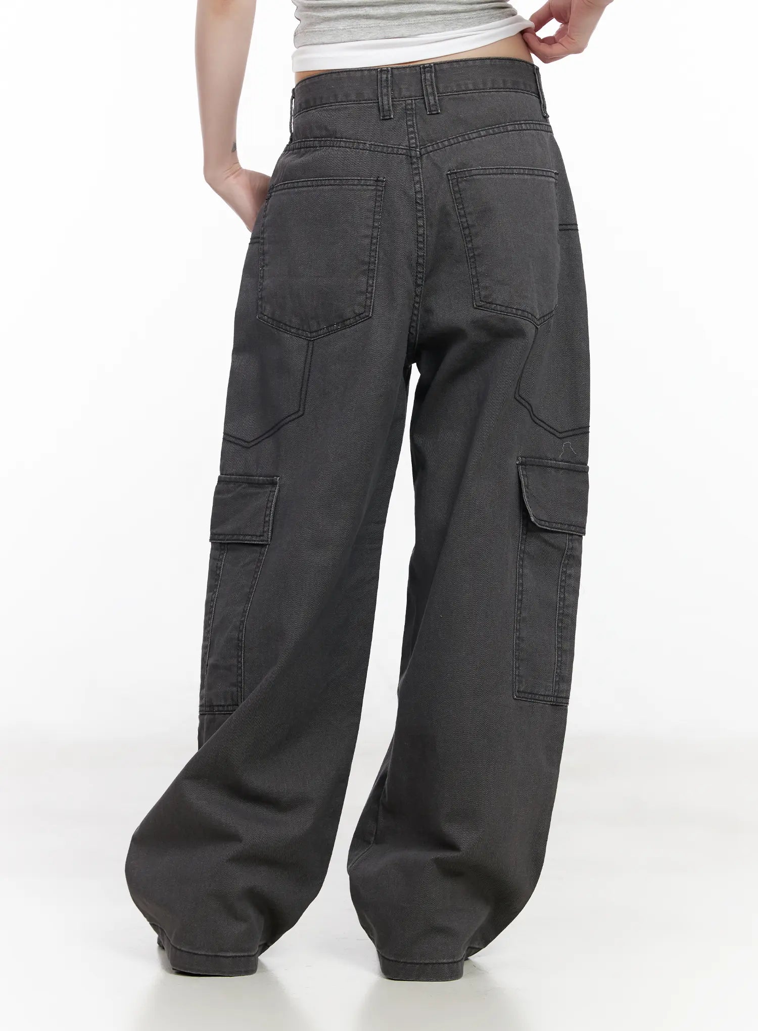 relaxed-fit-stitched-cargo-pants-cm526