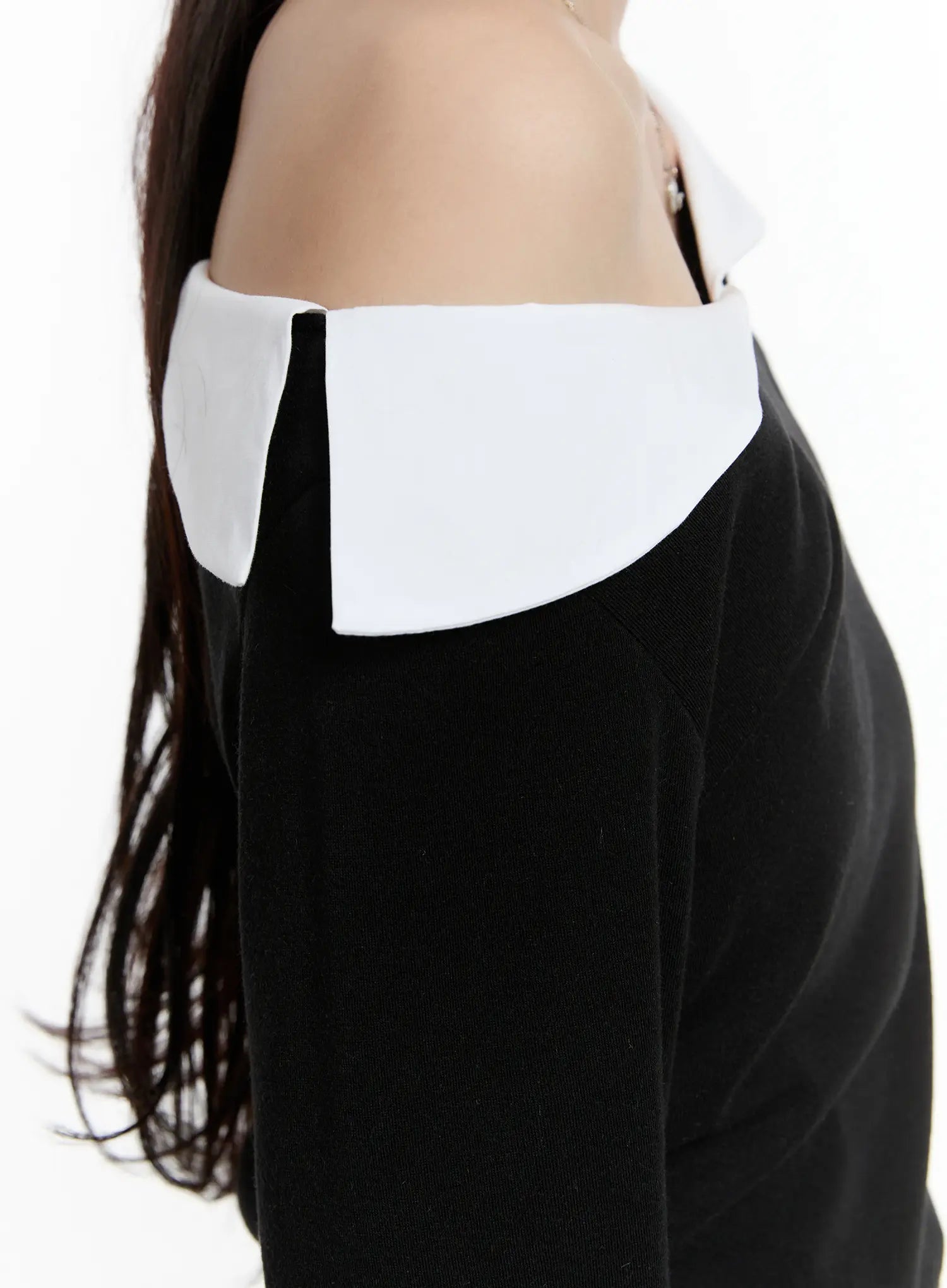 off-shoulder-contrast-long-sleeve-top-cm510